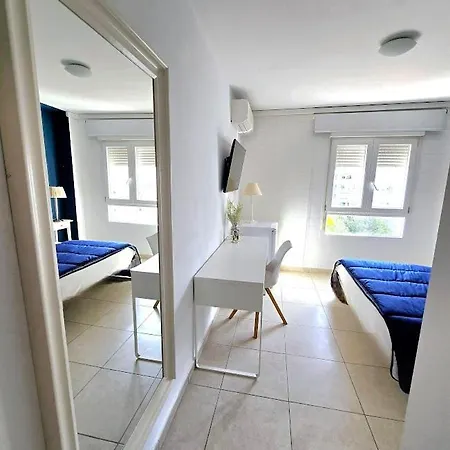Elegante Con Bano Compartido Marbella
